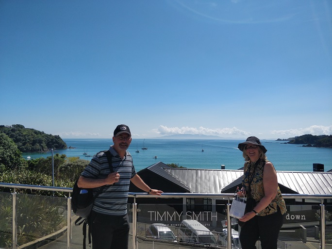 Oneroa view on art walk dec17 sm – Walking on Waiheke Island: Discover the Island One Step at a Time