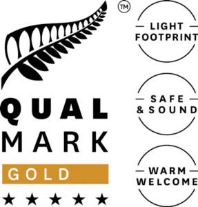 Qualmark 5 star gold logo