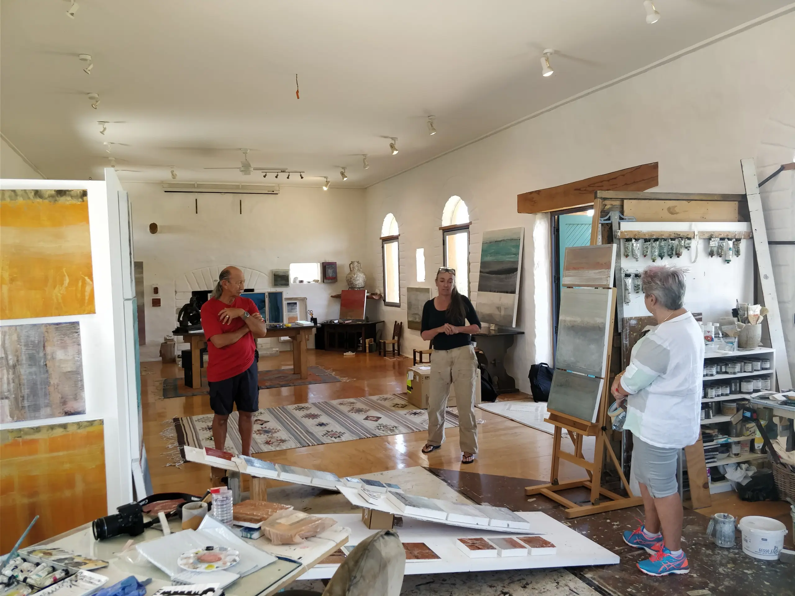Guests visiting artist Gabrielle Lewenz in her studio on a Waiheke Island art tour with Terra & Tide