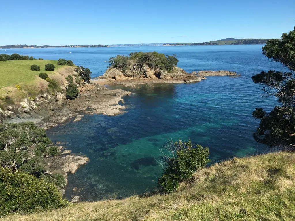 Clear waters and headlands along the Waiheke coastal walk